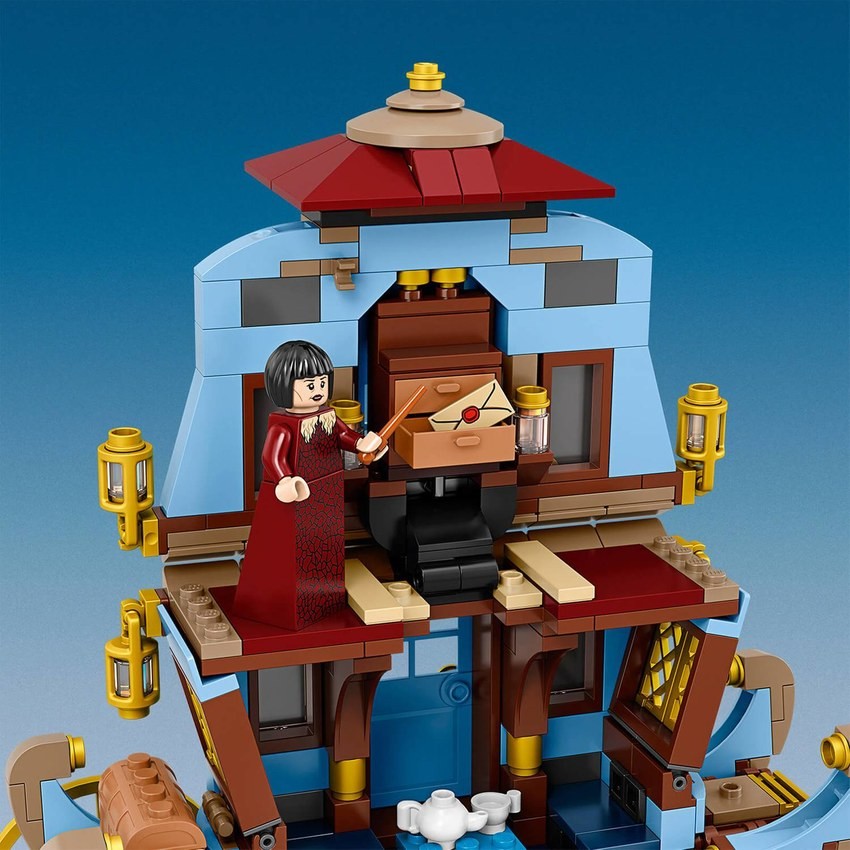 LEGO Harry Potter: Beauxbatons’ Carriage at Hogwarts (75958) - Clearance Sale